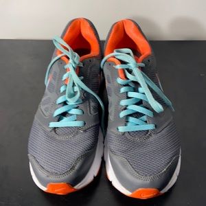 Nike kids tennis shoes